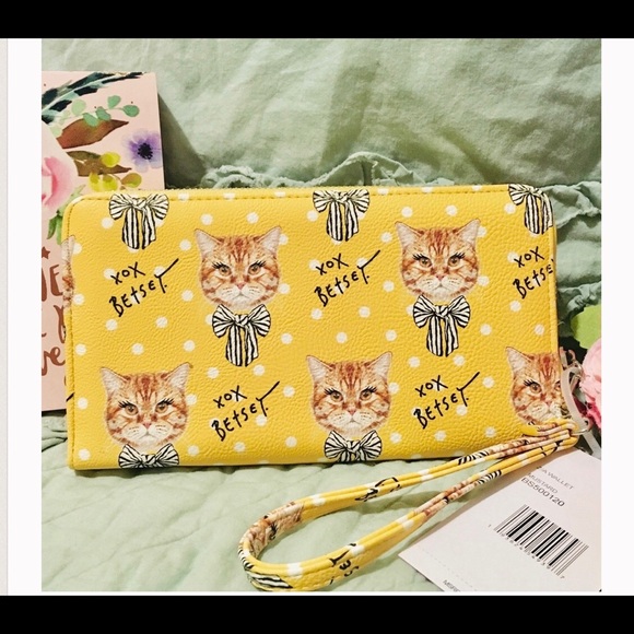 Betsy Johnson yellow kitten wallet - Picture 2 of 7
